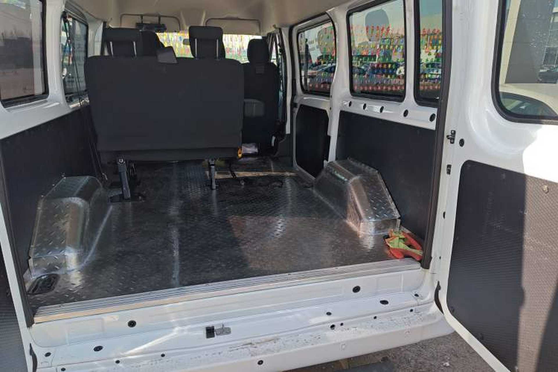 Used JMC Fushun 2023 2.0T Manual Short-Wheelbase Mid-Height Commercial Multi-Purpose 5-Seater Passenger Vehicle Trunk