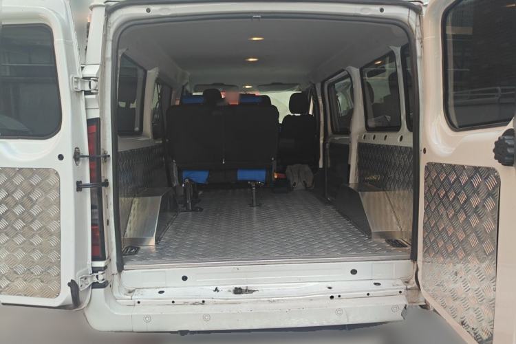 Used JMC Fushun 2023 2.0T Manual Short-Wheelbase Low-Roof Commercial Van 2/3 Seats with Dual-Swing Tailgate Trunk