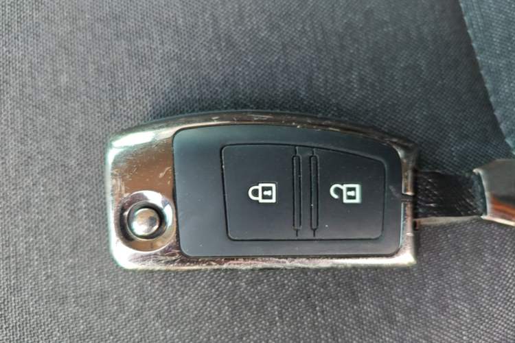 Used JMC Fushun 2023 2.0T Manual Mid-Drive Mid-Roof Commercial Multi-Purpose 7-Seater Passenger Vehicle Vehicle Key