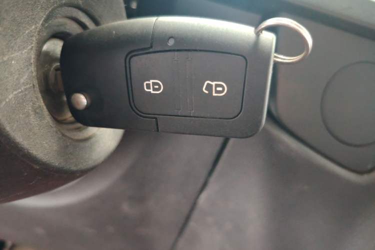 Used JMC Fushun 2023 2.0T Manual Short-Wheelbase Mid-Height Commercial Multi-Purpose 5-Seater Passenger Vehicle Vehicle Key
