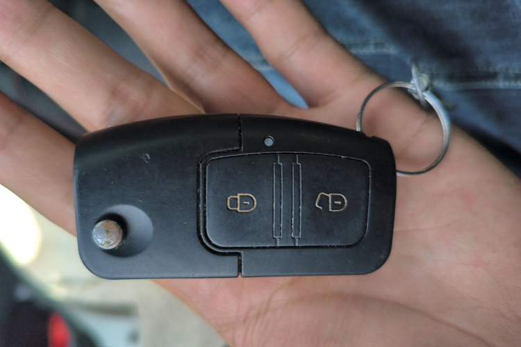 Used JMC Fushun 2023 2.0T Manual Mid-Drive Mid-Roof Commercial Multi-Purpose 7-Seater Passenger Vehicle Vehicle Key