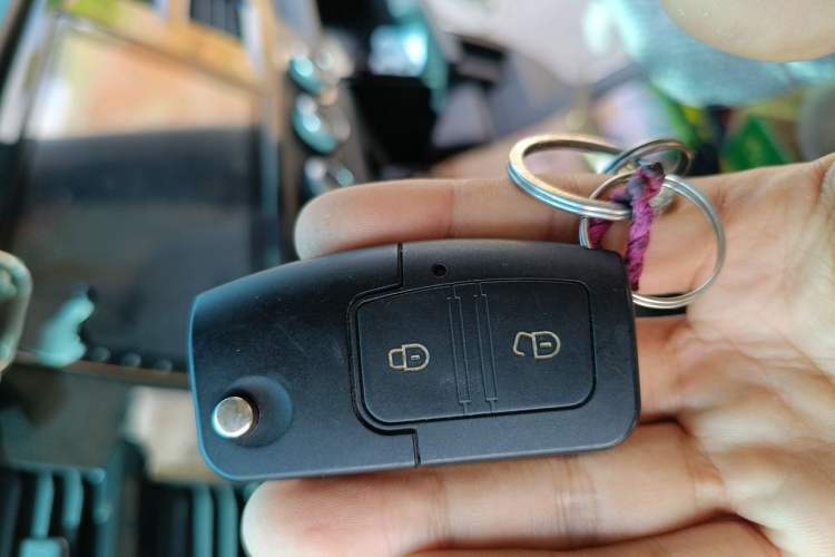 Used JMC Fushun 2023 2.0T Manual Mid-axle Mid-roof Commercial Multi-purpose 6-Seater Passenger Vehicle Vehicle Key