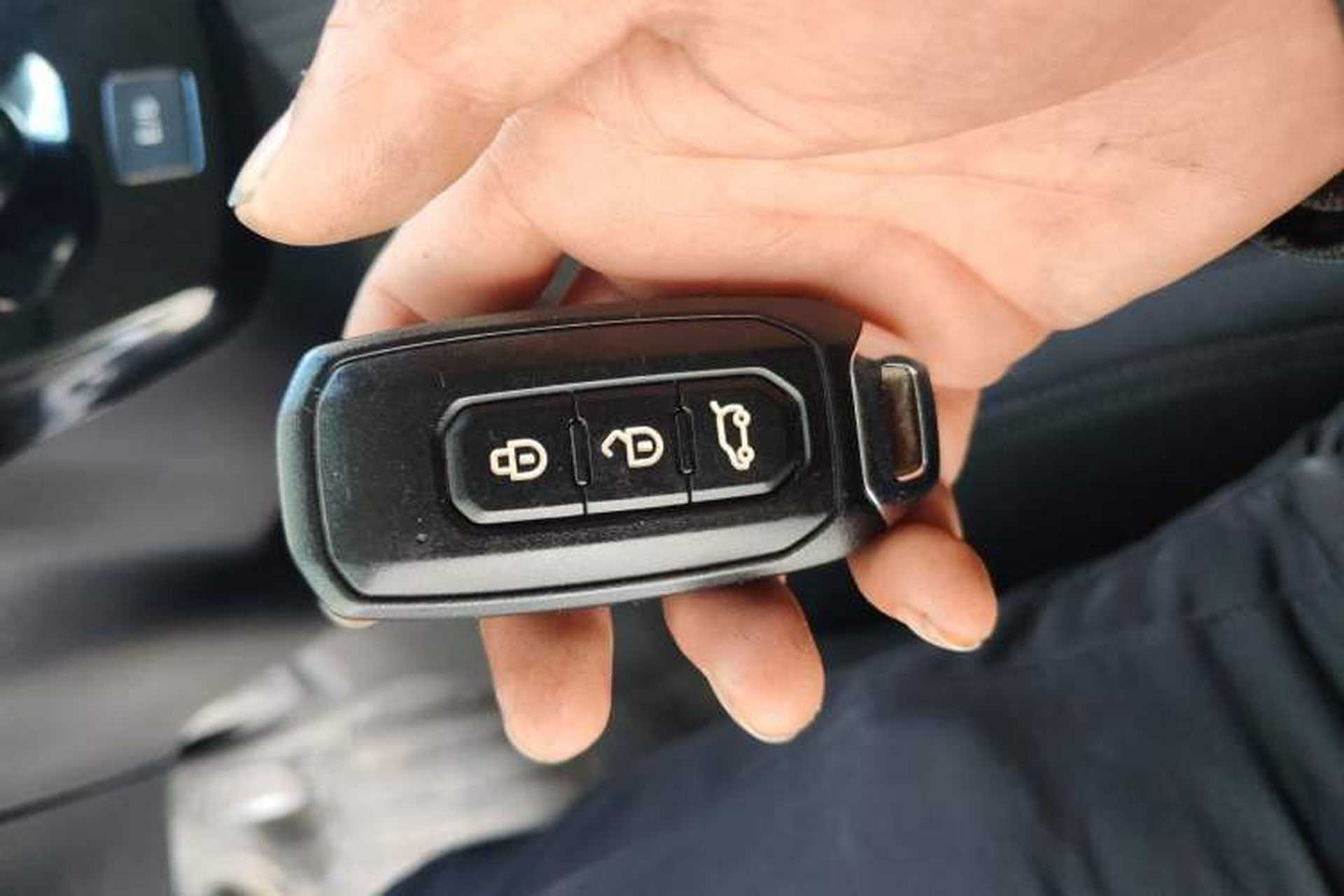 Used JMC Fushun 2023 2.0T Automatic Mid-Range Mid-Roof Commercial Multi-Purpose 7-Seater Passenger Vehicle Vehicle Key