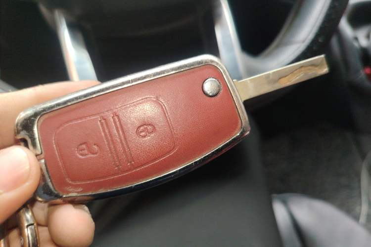 Used JMC Fushun 2023 2.0T Manual Mid-Drive Mid-Roof Commercial Multi-Purpose 7-Seater Passenger Vehicle Vehicle Key