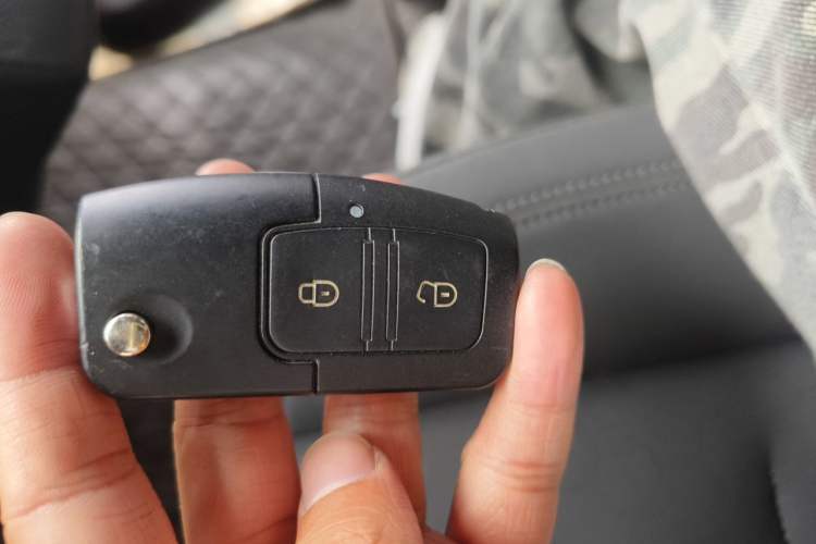 Used JMC Fushun 2023 2.0T Manual Mid-axle Mid-roof Commercial Multi-purpose 6-Seater Passenger Vehicle Vehicle Key