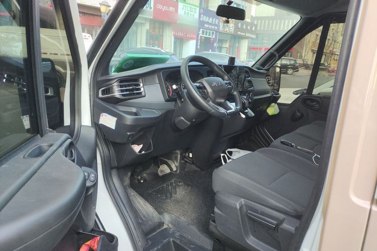 Used JMC Fushun 2023 2.0T Automatic Short-Wheelbase Low-Roof Commercial & Multi-Purpose Passenger Vehicle 6-Seater with Dual-Opening Tailgate Driver Seat