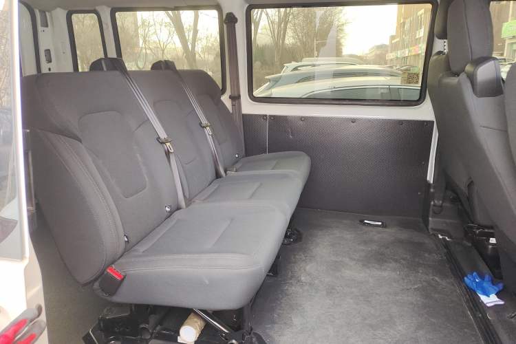 Used JMC Fushun 2023 2.0T Automatic Short-Wheelbase Low-Roof Commercial & Multi-Purpose Passenger Vehicle 6-Seater with Dual-Opening Tailgate Left Rear Seat