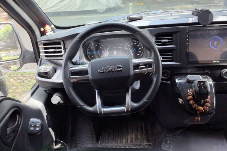 Used JMC Fushun 2023 2.0T Automatic Short-Wheelbase Garage-Version Commercial Multi-Purpose 6-Seater Passenger Vehicle Steering Wheel