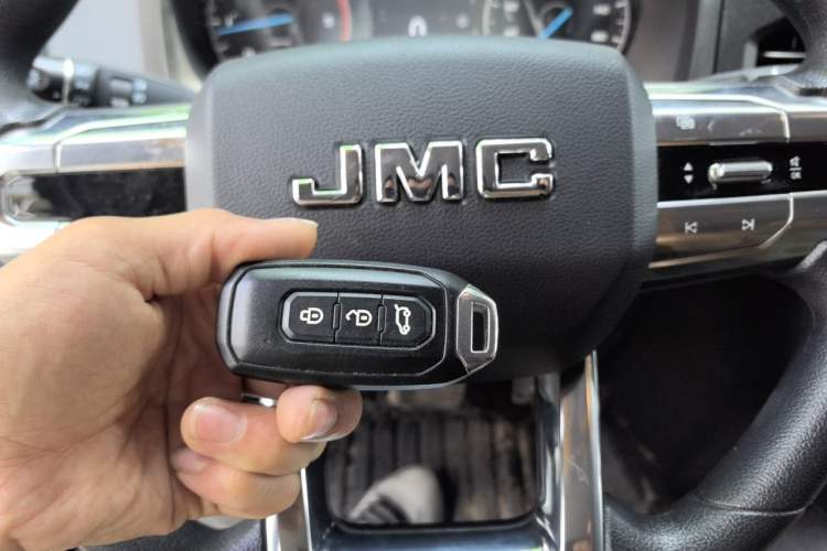 Used JMC Fushun 2023 2.0T Automatic Short-Wheelbase Garage-Version Commercial Multi-Purpose 6-Seater Passenger Vehicle Vehicle Key