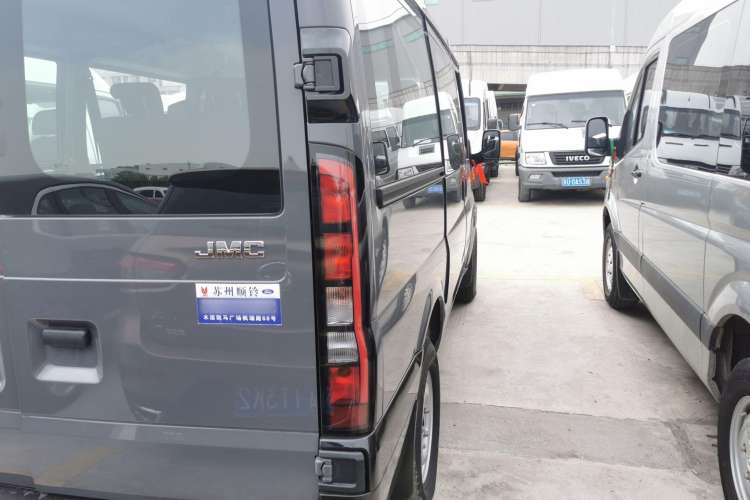 Used JMC Fushun 2024 2.0T Manual Diesel Short-Wheelbase Low-Roof Commercial Multi-Purpose Passenger Vehicle 5 Seats (Double-Swing Tailgate) Exterior 2