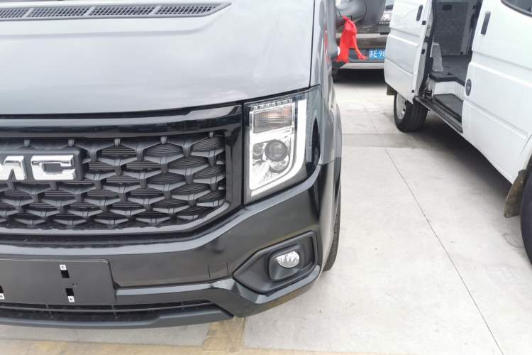 Used JMC Fushun 2024 2.0T Manual Diesel Short-Wheelbase Low-Roof Commercial Multi-Purpose Passenger Vehicle 5 Seats (Double-Swing Tailgate) Left Front Headlight