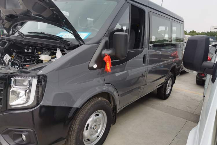 Used JMC Fushun 2024 2.0T Manual Diesel Short-Wheelbase Low-Roof Commercial Multi-Purpose Passenger Vehicle 5 Seats (Double-Swing Tailgate) Left Side