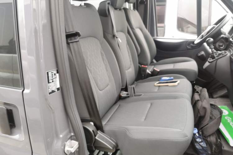Used JMC Fushun 2024 2.0T Manual Diesel Short-Wheelbase Low-Roof Commercial Multi-Purpose Passenger Vehicle 5 Seats (Double-Swing Tailgate) Right Front Seat