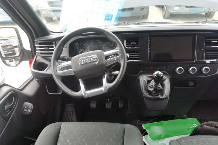 Used JMC Fushun 2024 2.0T Manual Diesel Short-Wheelbase Low-Roof Commercial Multi-Purpose Passenger Vehicle 5 Seats (Double-Swing Tailgate) Steering Wheel