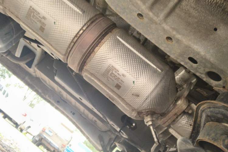 Used JMC Fushun 2024 2.0T Manual Diesel Short-Wheelbase Mid-Roof Commercial Utility MPV with 5 Seats Chassis Front Right