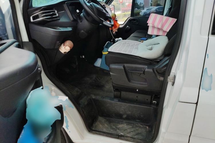 Used JMC Fushun 2024 2.0T Manual Diesel Short-Wheelbase Low-Roof Commercial Multi-Purpose Passenger Vehicle 5 Seats (Double-Swing Tailgate) Driver Seat