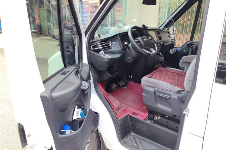 Used JMC Fushun 2024 2.0T Manual Diesel Short-Wheelbase Low-Roof Commercial Multi-Purpose Passenger Vehicle 5 Seats (Double-Swing Tailgate) Driver Seat