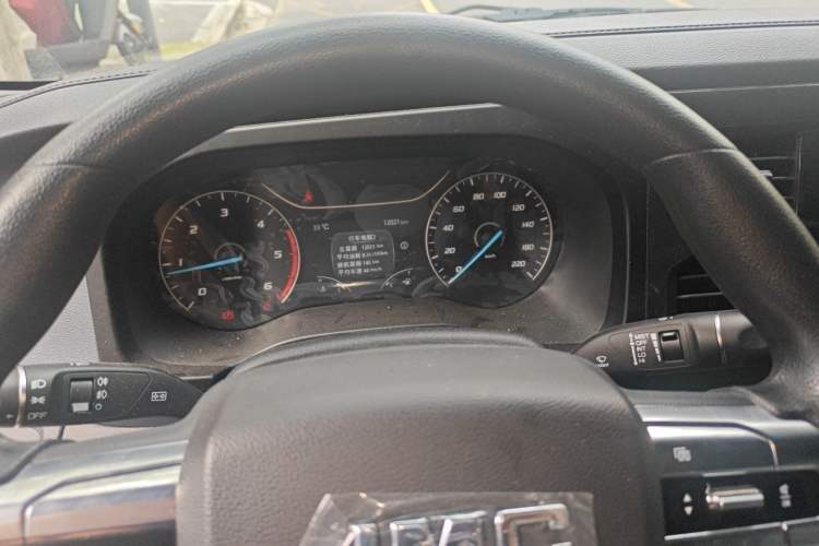 Used JMC Fushun 2024 2.0T Manual Diesel Short-Wheelbase Mid-Roof Commercial Utility MPV with 5 Seats Instrument Cluster