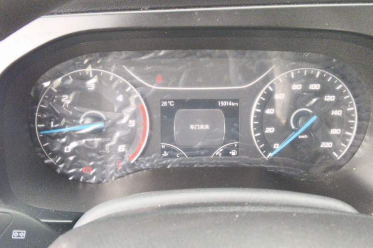Used JMC Fushun 2024 2.0T Manual Diesel Short-Wheelbase Mid-Roof Commercial Utility MPV with 5 Seats Instrument Cluster