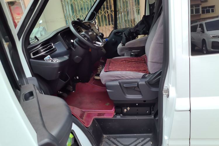 Used JMC Fushun 2024 2.0T Manual Diesel Short-Wheelbase Low-Roof Commercial Multi-Purpose Passenger Vehicle 5 Seats (Double-Swing Tailgate) Left Front Seat