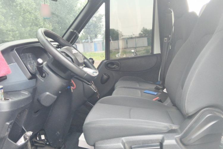 Used JMC Fushun 2024 2.0T Manual Diesel Short-Wheelbase Mid-Roof Commercial Utility MPV with 5 Seats Left Front Seat
