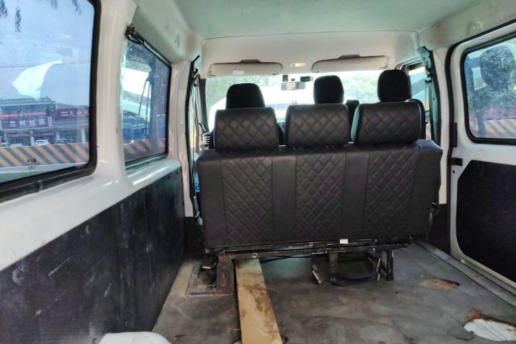 Used JMC Fushun 2024 2.0T Manual Diesel Short-Wheelbase Low-Roof Commercial Multi-Purpose Passenger Vehicle 5 Seats (Double-Swing Tailgate) Left Rear Seat