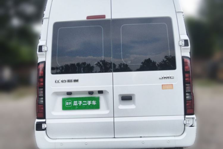 Used JMC Fushun 2024 2.0T Manual Diesel Short-Wheelbase Mid-Roof Commercial Utility MPV with 5 Seats Rear