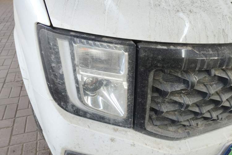 Used JMC Fushun 2024 2.0T Manual Diesel Short-Wheelbase Mid-Roof Commercial Utility MPV with 5 Seats Right Front Headlight