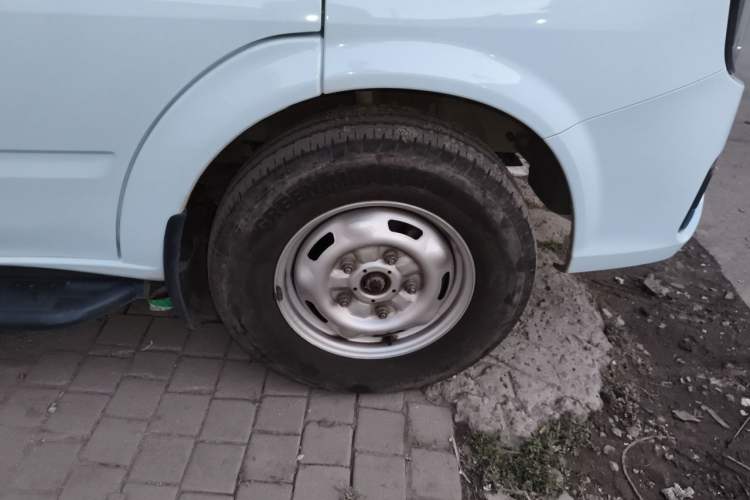 Used JMC Fushun  Right Front Wheel Hub