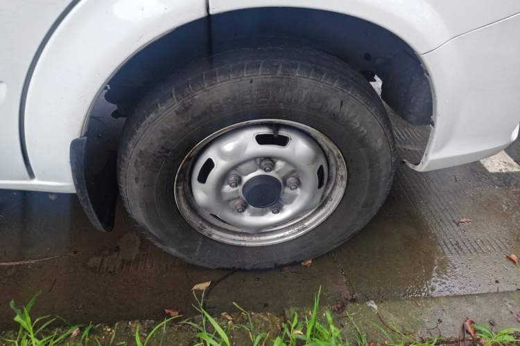 Used JMC Fushun  Right Front Wheel Hub