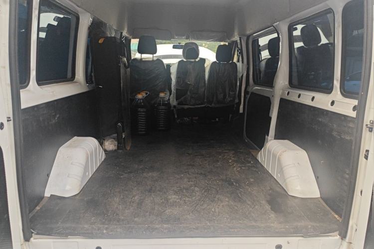 Used JMC Fushun 2024 2.0T Manual Diesel Short-Wheelbase Mid-Roof Commercial Utility MPV with 5 Seats Trunk