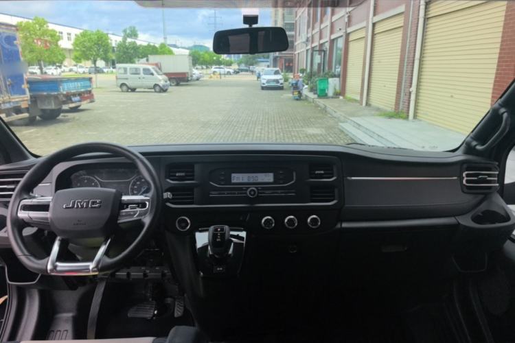 Used JMC Fushun 2025 2.0T 8AT Diesel Short-Wheelbase Low-Roof Business 7-Seater (Non-Commercial) Center Console