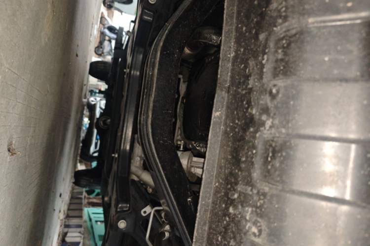 Used JMC Fushun 2025 2.0T 8AT Diesel Mid-Roof Mid-Height Business-Class 9-Seater (Non-Commercial) Chassis Front