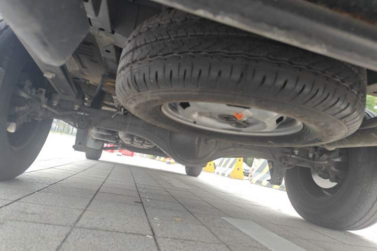 Used JMC Fushun 2025 2.0T 8AT Diesel Mid-Range Mid-Top Commercial Multi-Purpose 7-Seater Passenger Vehicle Chassis Rear