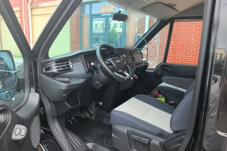 Used JMC Fushun 2025 2.0T 8AT Diesel Short-Wheelbase Low-Roof Business 7-Seater (Non-Commercial) Driver Seat