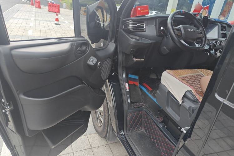 Used JMC Fushun 2025 2.0T 8AT Diesel Mid-Range Mid-Top Commercial Multi-Purpose 7-Seater Passenger Vehicle Driver Seat