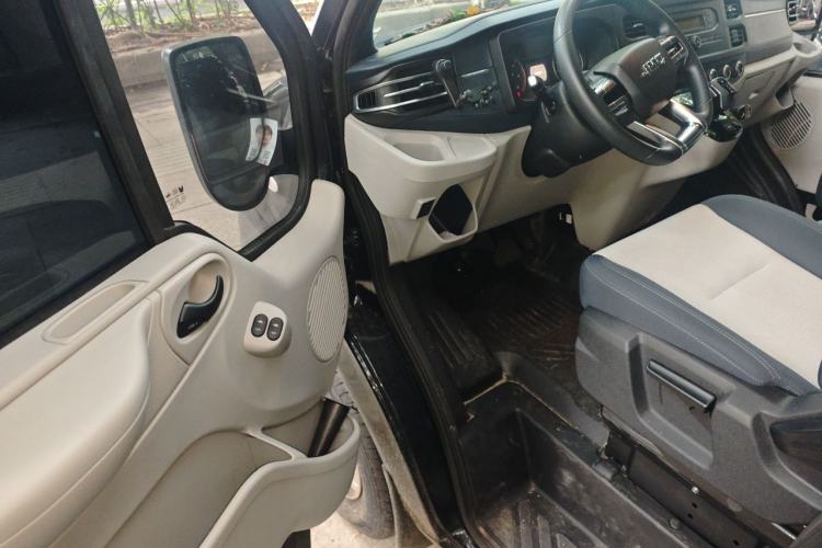 Used JMC Fushun 2025 2.0T 8AT Diesel Mid-Roof Mid-Height Business-Class 9-Seater (Non-Commercial) Driver Seat