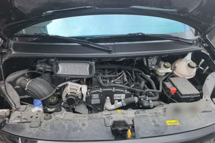 Used JMC Fushun 2025 2.0T 8AT Diesel Short-Wheelbase Low-Roof Business 7-Seater (Non-Commercial) Engine Bay