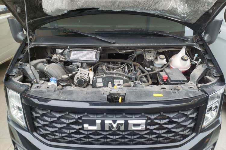 Used JMC Fushun 2025 2.0T 6MT Diesel Short-Wheelbase Low-Roof Commercial Multi-Purpose Passenger Vehicle with 5/6 Seats and Twin-Swing Tailgate Engine Bay