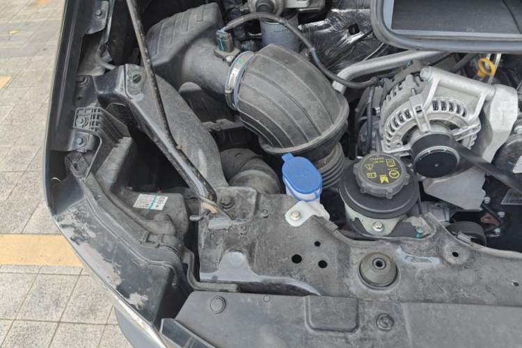 Used JMC Fushun 2025 2.0T 8AT Diesel Mid-Range Mid-Top Commercial Multi-Purpose 7-Seater Passenger Vehicle Engine Bay Right