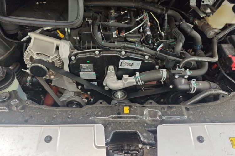 Used JMC Fushun 2025 2.0T 8AT Diesel Mid-Roof Mid-Height Business-Class 9-Seater (Non-Commercial) Engine Bay