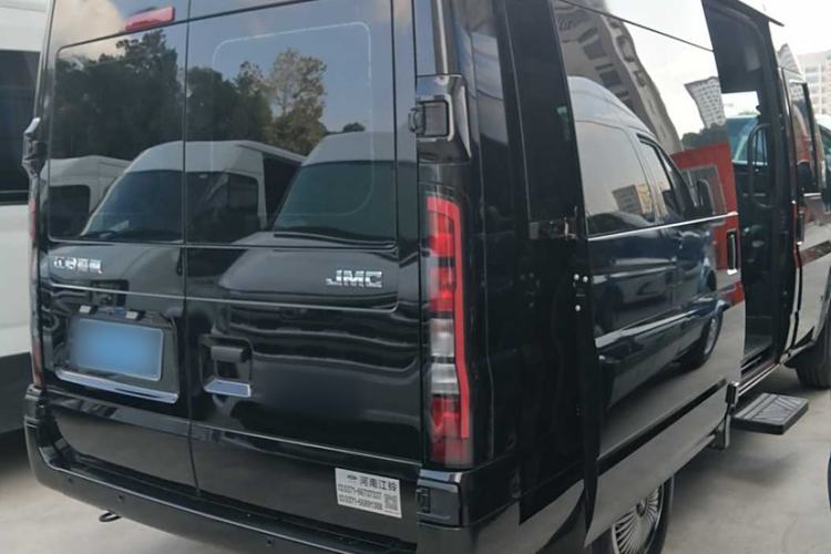 Used JMC Fushun 2025 2.0T 6MT Diesel Mid-Range Business-Class 9-Seater (Non-Commercial) Exterior 3