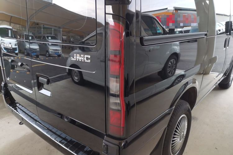 Used JMC Fushun 2025 2.0T 6MT Diesel Short-Wheelbase Low-Roof Commercial Multi-Purpose Passenger Vehicle with 5/6 Seats and Twin-Swing Tailgate Exterior 6
