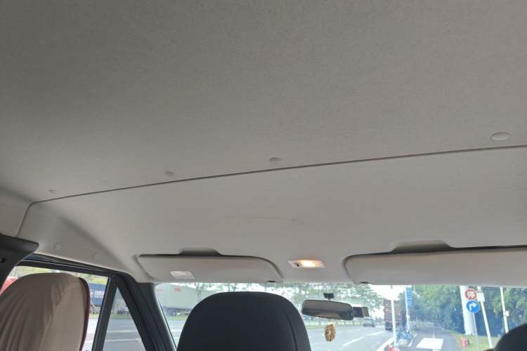 Used JMC Fushun 2025 2.0T 8AT Diesel Mid-Range Mid-Top Commercial Multi-Purpose 7-Seater Passenger Vehicle Headliner