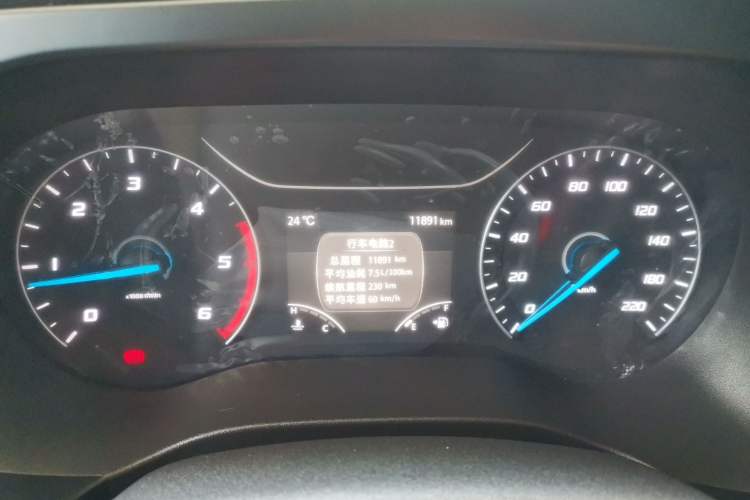 Used JMC Fushun 2025 2.0T 6MT Diesel Short-Wheelbase Low-Roof Commercial Multi-Purpose Passenger Vehicle with 5/6 Seats and Twin-Swing Tailgate Instrument Cluster