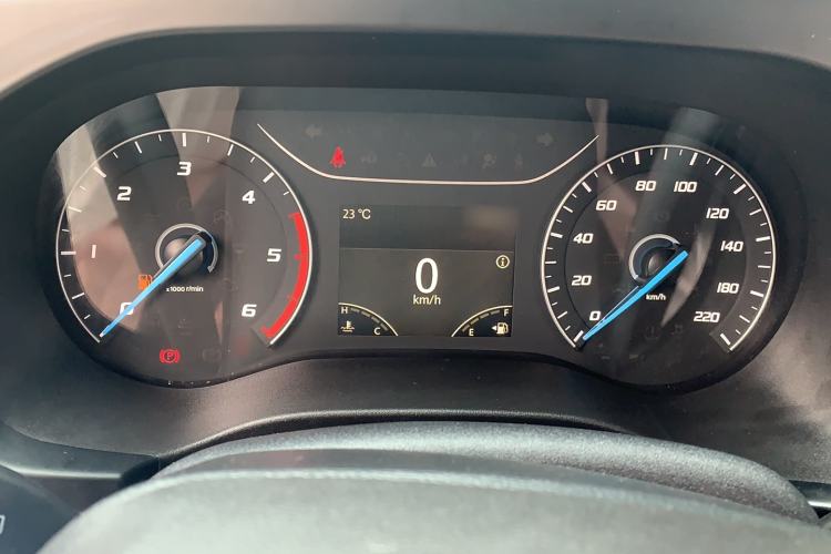 Used JMC Fushun 2025 2.0T 6MT Diesel Mid-Range Business-Class 9-Seater (Non-Commercial) Instrument Cluster