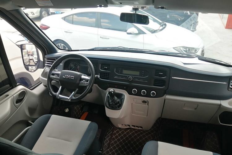 Used JMC Fushun 2025 2.0T 6MT Diesel Mid-Range Business-Class 9-Seater (Non-Commercial) Interior 1