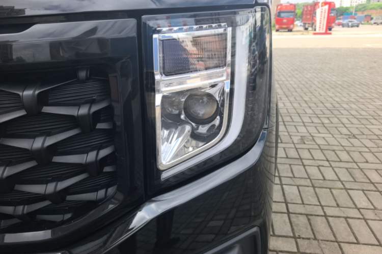 Used JMC Fushun 2025 2.0T 8AT Diesel Short-Wheelbase Low-Roof Business 7-Seater (Non-Commercial) Left Front Headlight