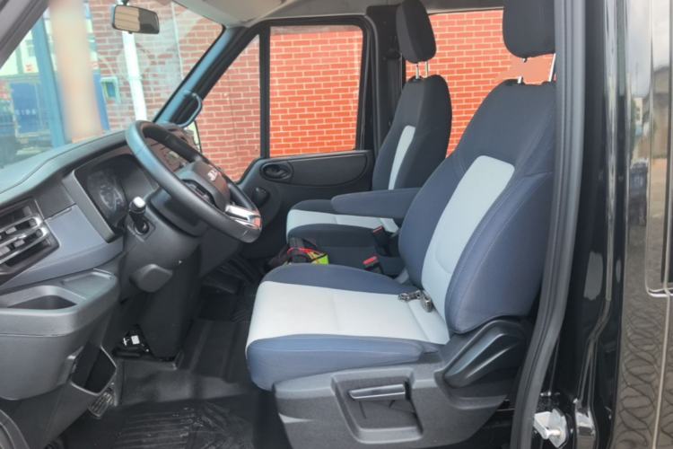 Used JMC Fushun 2025 2.0T 8AT Diesel Short-Wheelbase Low-Roof Business 7-Seater (Non-Commercial) Left Front Seat