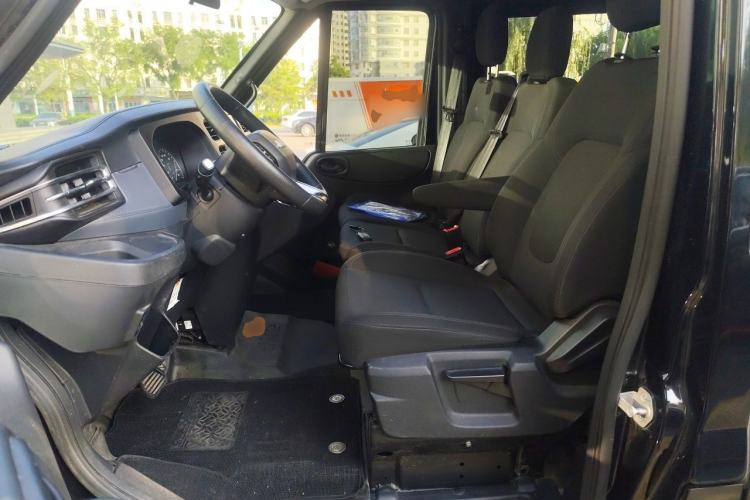 Used JMC Fushun 2025 2.0T 8AT Diesel Short-Wheelbase Low-Roof Commercial Multi-Purpose Passenger Vehicle with 5/6 Seats and Dual-Swing Tailgate Left Front Seat